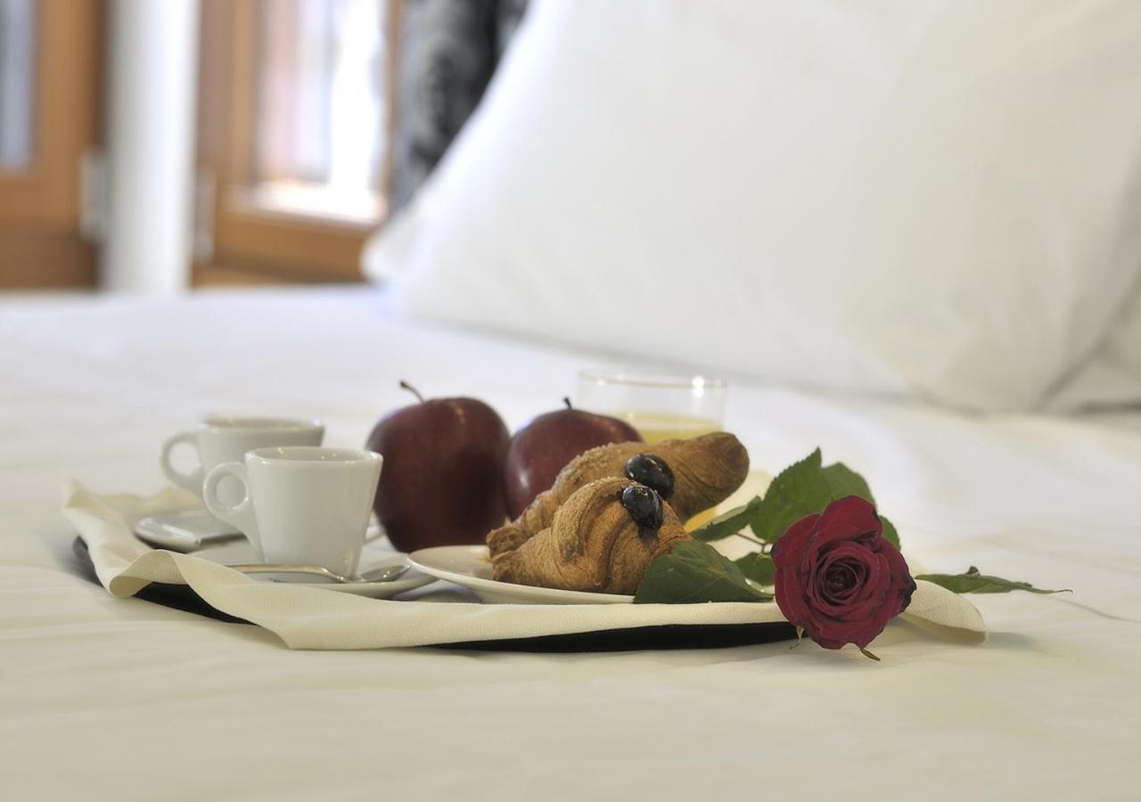 Double or Twin Room,1215937195:JPEG